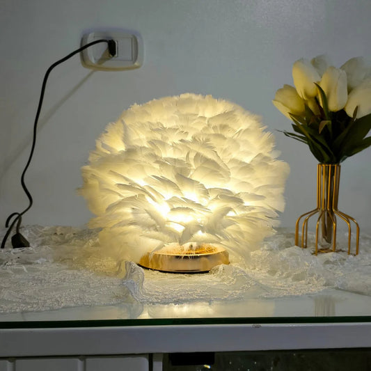 Elegant Feather Table Lamp