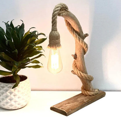 مصباح طاولة خشبي حديث